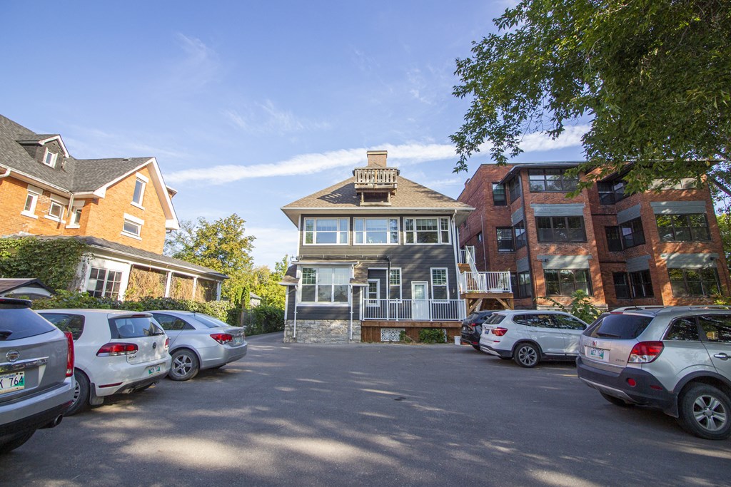 826 Wolseley House Rental Suites Apartments, 826 Wolseley Avenue